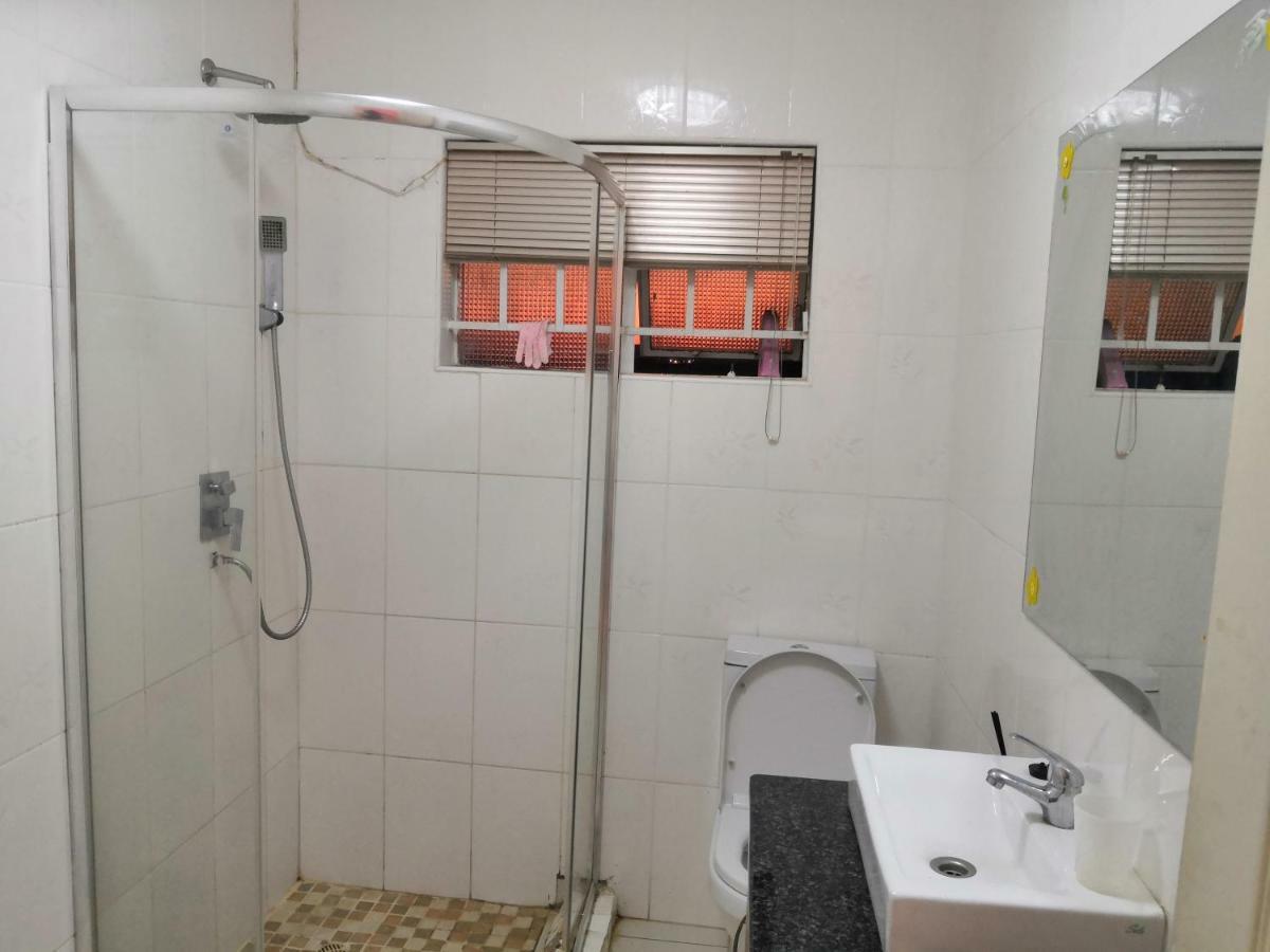 Leone Paris Apartment Windhoek Bagian luar foto